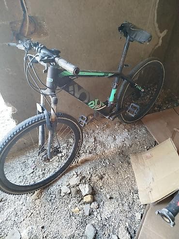 Dağ velosipedi – 26” təkərlər, disk əyləcləri, ön amortizator -