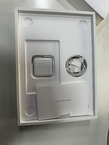 apple macbook: Macbook Air 13.6 Starlight M4 16/256 100% pil 90 devir sayi (cycle) — 3