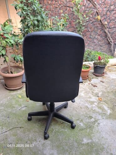 купить офисное кресло: Təkərli, Qolları tənzimlənmir, Süni dəri — 1