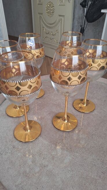 Çaydanlar və qəhvədanlar: Zərif süfrə dəstləri 1) Qrafin və badə dəsti - Şüşə qrafin: kəsimli — 2