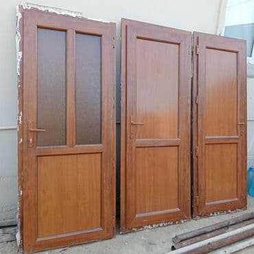 Ремонт и строительство: Üç ədəd qəhvəyi rəngli PVC qapı. Bu qapılar davamlı materialdan — 2