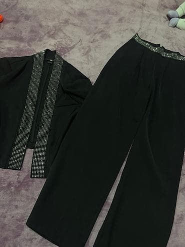 Qadın iki hissəli dəst – şalvar və jaket 1 defe geyinilib - Rəng: qara