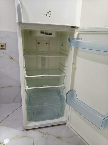 Elektronika: Beko iki qapılı soyuducu - Üst qapıda dondurucu bölmə, içində əlavə — 1