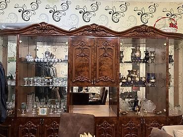 Klassik üslubda iri ölçülü vitrinli qonaq otağı dolabı - Material