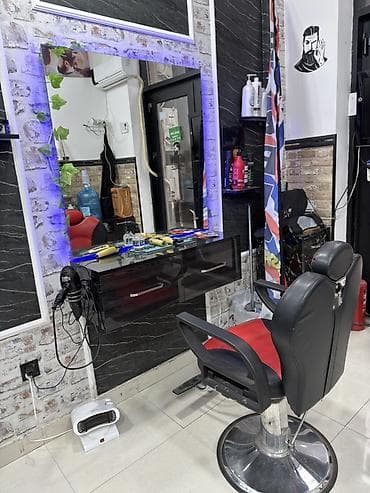 Kişi bərbərxanası üçün iş yeri – tam təchizatlı peşəkar post - LED