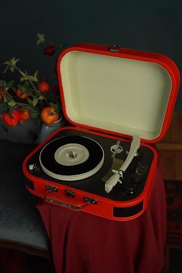patefon: Vinil pikap – çamadan tipli portativ model - Retro çamadan dizaynı — 2