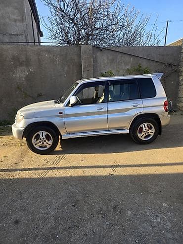 niva satisi: Mitsubishi Pajero iO – 4WD, avtomat - Ban növü: kompakt SUV (Pajero — 3