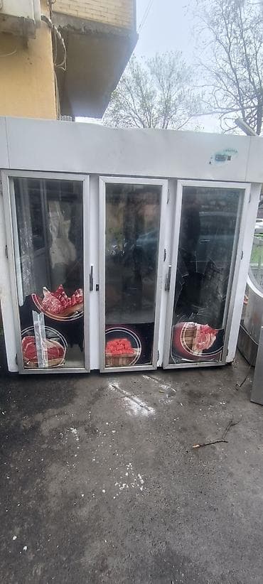 vitrin: Üç qapılı vitrin tipli soyuducu (ət məhsulları üçün dizayn) — 1