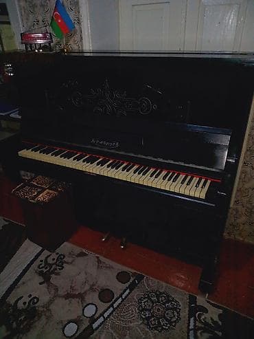 qedim xalca alan: Piano, Akustik — 3