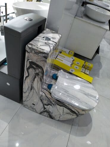 Digər santexnikalar: Mərmər naxışlı dizaynda hazırlanmış bu unitaz müasir vanna otaqları — 2