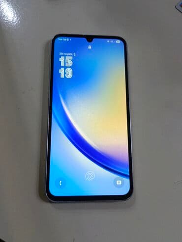 Audio: Smartfon – üçlü arxa kamera və damla tipli ön kamera kəsiyi — 1