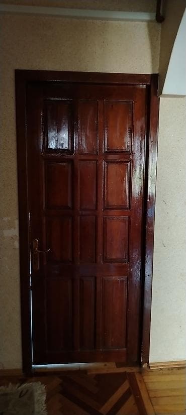 taxta: 6 ədəd qapı. 5 i şüşəli 1 i şüşəsiz - Material: tam ağac (yəqin ki — 2