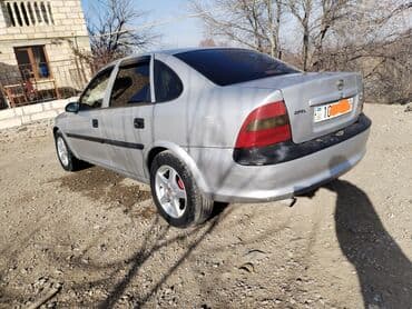 Tavalar: Opel Vectra: 1.6 l | 1998 il 357433 km Sedan — 5