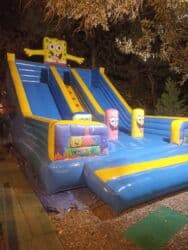 Maskalar, eynəklər: Hava batutu – böyük şişmə uşaq əyləncə kompleksi - İki enişli slayd — 1