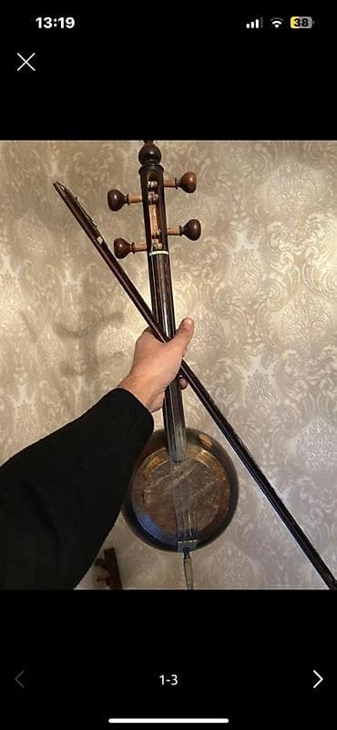 бас гитара 6 струн: Musiqi alətləri dəsti - Kamança: Dörd aşıq, yay ilə birlikdə. Dairəvi — 1