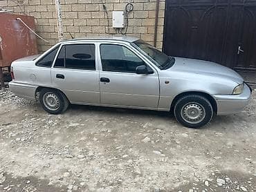 Daewoo: Daewoo Nexia sedan - Kuzov: 4 qapılı sedan, gümüşü rəng - Mühərrik və — 4