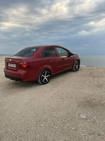 padpres satisi: Chevrolet Aveo LS sedan - Kuzov: 4 qapılı sedan, albalı/qırmızı rəng — 5