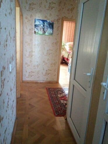 9 ci mikrorayon satilan evler: Bakı, 3 otaqlı, Köhnə tikili, m. Xalqlar Dostluğu, 90 kv. m — 2