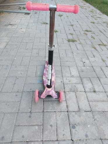 uşaqlar üçün casus dəsti: Uşaq skuterı – 3 təkərli - Rəng: çəhrayı qarışıq naxışlı gövdə — 2