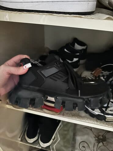 adidas qaçış üçün qadın krossovkaları: Ölçü: 38, rəng - Qara, İşlənmiş — 1