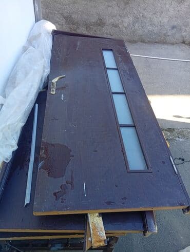 işləmiş qapi: Otaq qapıları işlənmiş — 1