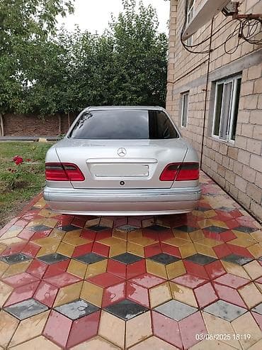 moto kaski: Mercedes-Benz E 240: 2.6 l | 2000 il Sedan — 6