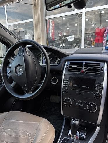 50cc motor: Mercedes-Benz B-Class (W245) – ağ rəngli kompakt minivan/hetçbek — 7