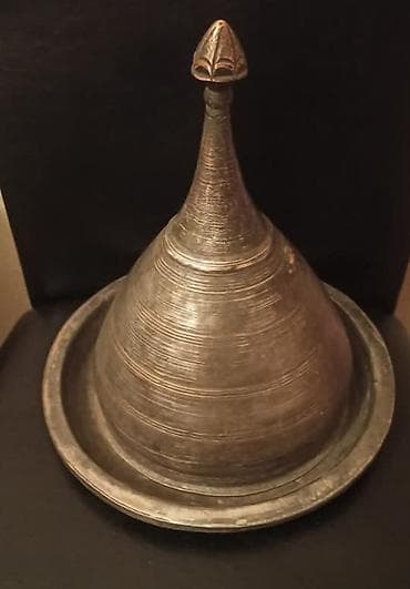 Mis tagin qabı – konus formalı qapaq və dərin sini - Material