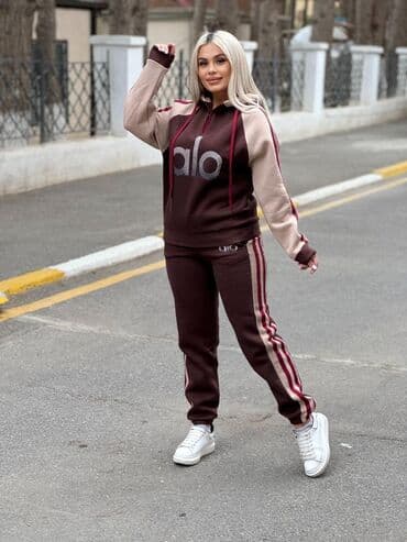 Digər qadın geyimləri: Qadın sport dəsti – kapşonlu, fermuarlı üst və şalvar -Razmer: s m — 5