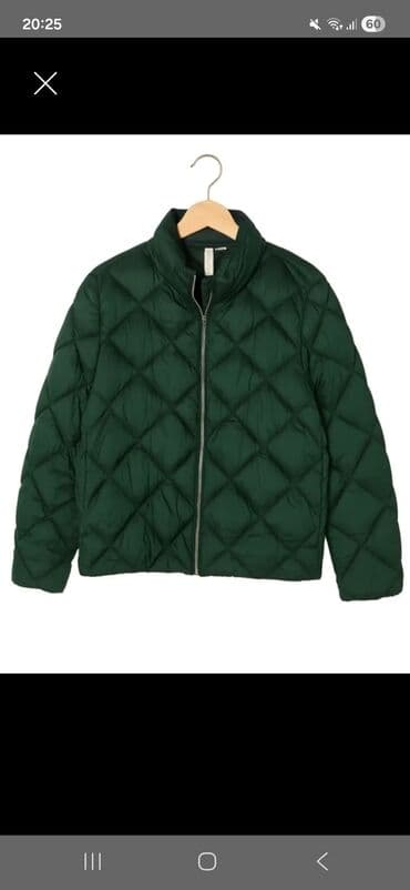 Стильная стёганая куртка изумрудно-зелёного цвета, покупалась в Mango
