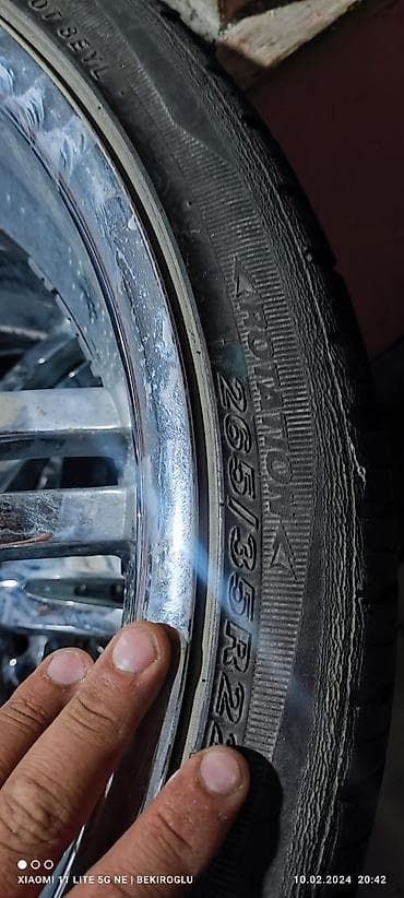 4 teker: 265/35/R22 disk teker qarişiq. ideal veziyetdedi. Xrom diskler zavod — 4
