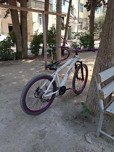 volta: Dirt/Street tipli velosiped - Rəng: ağ gövdə, bənövşəyi detallarla — 3