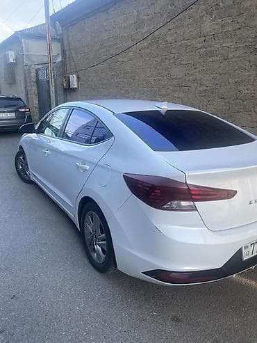 elantra duman: Hyundai Elantra sedan – ağ rəng, son nəsil (facelift) dizayn. Texniki — 4