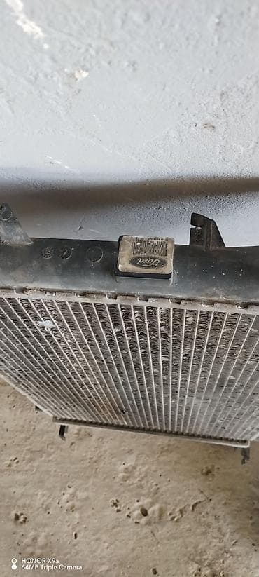 Радиаторы: Ford orijinal radiator (soyutma sistemi üçün) - Marka: Ford (üst — 2