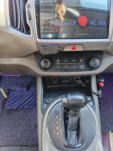 kia satisi: Kia Sportage: 2 l | 2011 il Krossover — 10