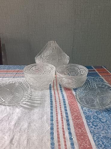 Kənafi naxışlı şüşə qablar dəsti - Tərkib: 5 ədəd şüşə qab - 1 ədəd — 2