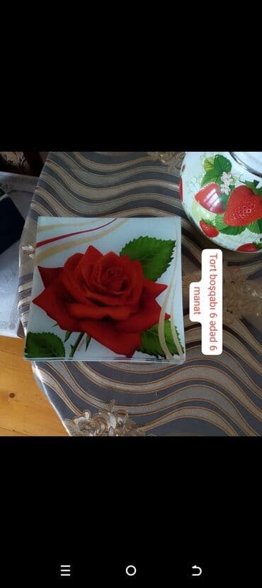 Tort və şiriniyyat qabı, rəng - Qırmızı