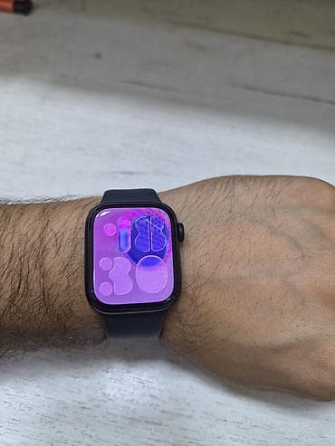 sensor saatlar: Apple Watch Series 8, 41 mm (GPS). Qara aluminiy korpus və qara — 1