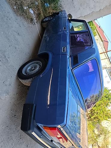 g30 disk: Lada 2107, mavi rəngli sedan. Xüsusiyyətlər: - Kuzov: 4 qapılı sedan — 4