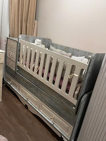 Oğlan və qız üçün, İşlənmiş, Dördbucaq, Beşik, Dəst ilə, Matras ilə, Yellənmə mexanizmsiz