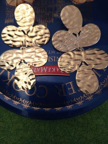 islenmis qizil sirqalar: Qızılı rəngli böyük iyneli sırğalar - Material: metal, qızılı ton — 3