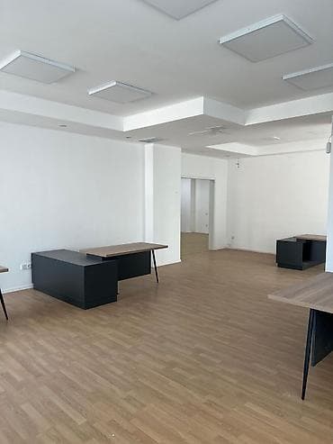kiray: Nərimanov heykəlinin yanı. İsmayıl Qutqaşınlı küçəsində, Altes Plazada — 6