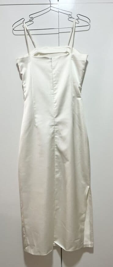 qolu tul donlar: Ağ rəngli, zərif atlas effektli midi don. - Kəsim: sadə və düz — 2