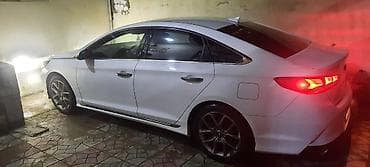 panel satış: Hyundai Sonata – ağ rəngli, sedan kuzovlu. Şık və aerodinamik dizayn — 3