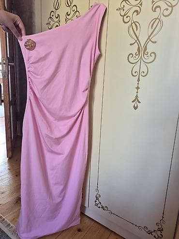 platin üzük: Məhsul: Qadın gecə geyimləri – 2 ədəd 1) Gümüşü rəngdə, uzun quyruqlu — 2