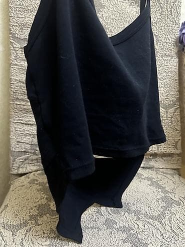 nike tech: Qadın qara crop top – “Howlin’ Wolf” printli - Model: nazik çiyin — 5