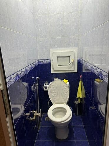 ülvi şadlıq sarayı: 7 mkr 5/5 təmirli əşyalı mənzil Satilir. Binanin həyətində maşin park — 9