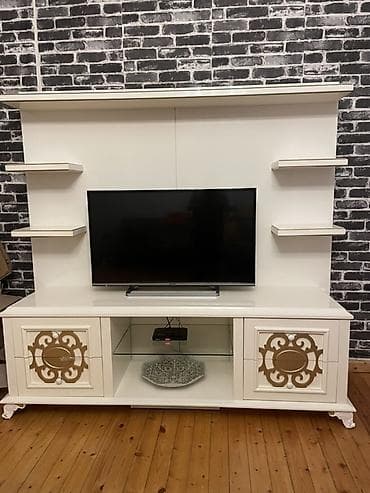 Qonaq otağı üçün mebel dəsti Komplekt tərkibi: - TV stend və divar