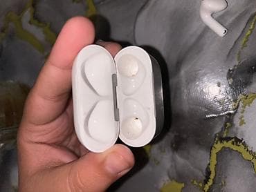 airpods tecili: AirPods 4 arginaldir!!! karobkasi yoxdur usdunde qara kabro hediye — 1