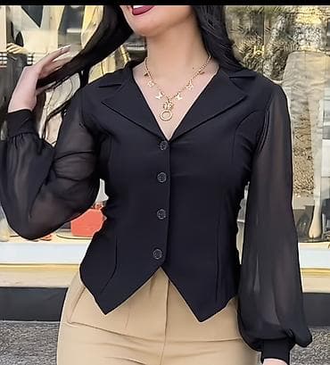 Qadınlar üçün qara bluzka - Dizayn: V-yaxa, klassik yelkənli yaxalıq;